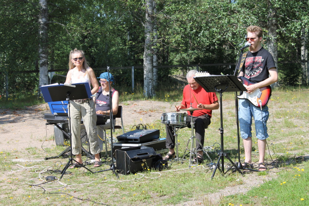 Anka-yhtye soitti sekä kuunneltavaa että tanssittavaa musiikkia.