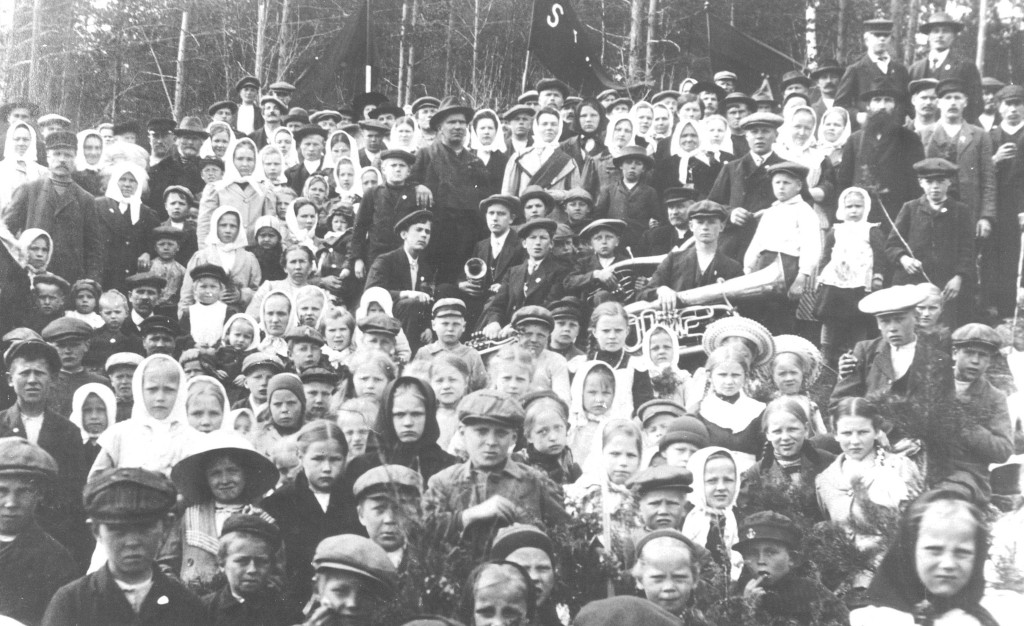 Vappujuhla Kelhosten purolla eli Markkamäen kupeessa vuonna 1911 tai 1912