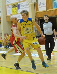 Kasperi Häkkinen väläytteli heittokättään.