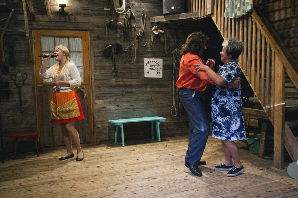 Kömin teatteri Riihitanssit 2014 6