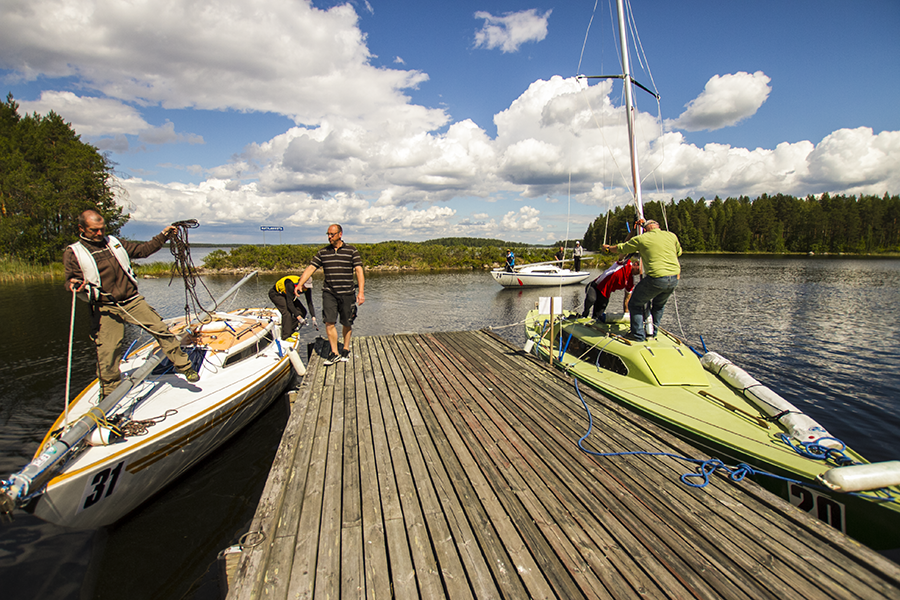 Matilanvirran maalialueelle lipui vene toisensa jälkeen.