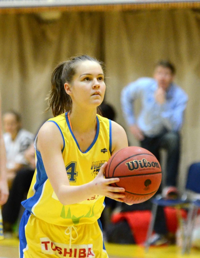 ÄKSän kummipelaaja Riina Kärkkäinen oli hyvässä vireessä Kotkassa.