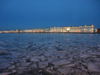 Neva-joen jäät olivat huikean näköisiä Kuva: Arja Puurunen