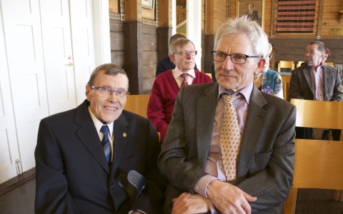Aktiivinen linssin takana ja toiminnassa ollut Ossi Hintikka sekä puheenjohtajana vuosina 1988-1990 toiminut Kalevi Tourunen.