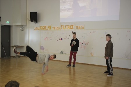 5-6lk. saivat nauttia myös Koskelan tanssin breakdance-esityksestä.