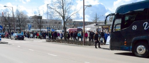 Lauantaina ei jonotettu Suolahden-bussiin.