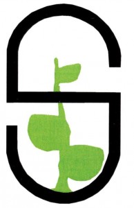 Tämä logo on Suojarinteellä työskennelleen ohjaaja Hannu Piilosen suunnittelema. Se saattaa löytyä jostakin Suojarinteen kortista, sillä sitä käytettiin virallisissa kirjepapereissakin. Hannu muuten suunnitteli 1990 Suojarinteelle yhden muistomerkinkin: Suojarinteen alueet kauppalalle lahjoittaneen Möttölän talon peruskivistä Hannu laati ”Kasvun” Kotiharjun (ja Möttölän talonpaikan) alapuolelle. Yhä pystyssä.