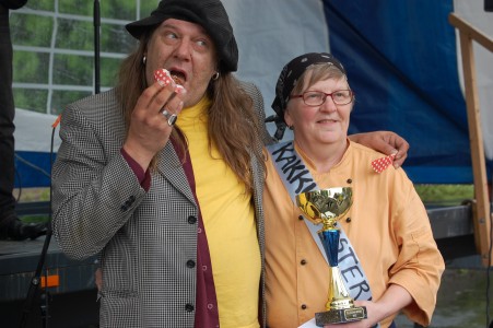 Kakkumaisteri 2015-titteli meni tällä kertaa Riitta Paanaselle. Enu Tikanderkin nautti leivoksista. 
