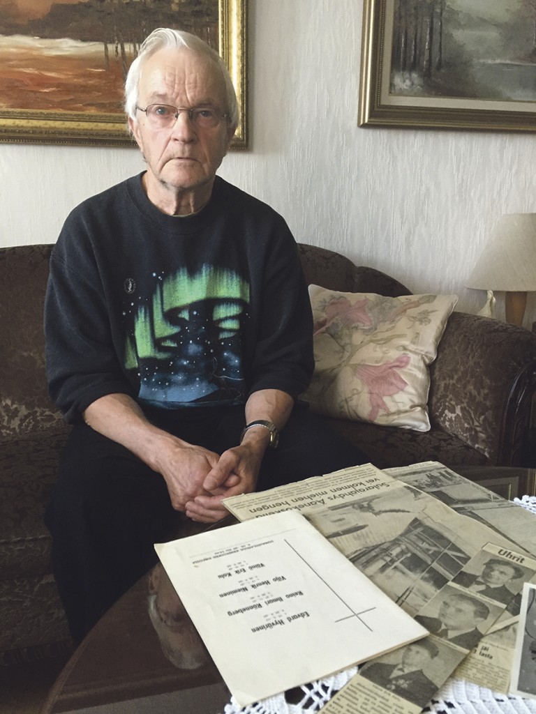 Leo Luukkainen muistelee murheellisena 50 vuoden takaista tragediaa. Hän säilyi hengissä, mutta menetti hyvän ystävänsä räjähdyksessä.