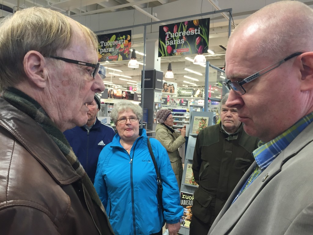 Raimo Poikonen oli myös huolissaan käräjäoikeuden häviämisestä kaupungista.
