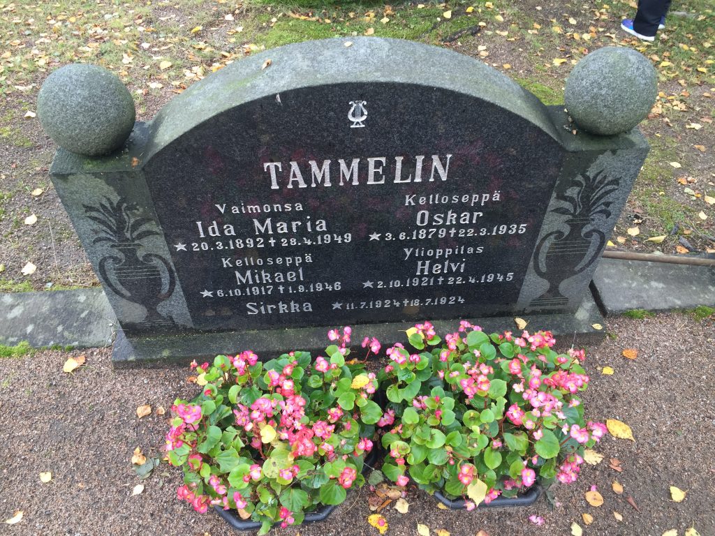  Kelloseppä Oskar Tammelin laittoi Äänekoskelle yrityksen joka on yhä voimissaan. Oskar oli musikaalinen mies, haitaristi.