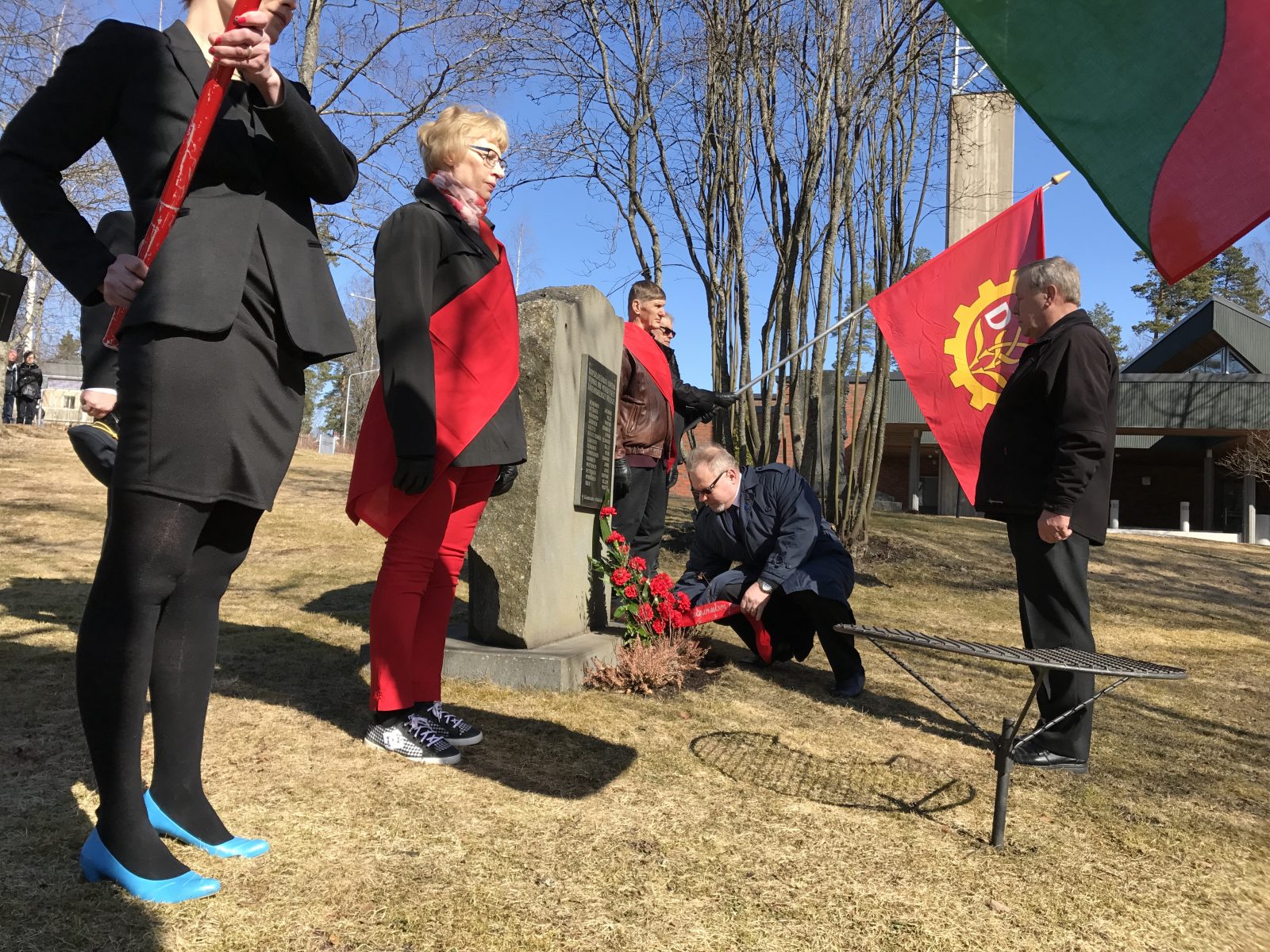 Ennen vappujuhlaa tehtiin kunniakäynti Äänekosken hautausmaalla, kun kansalaissodassa vuonna 1918 menehtyneiden haudalle laskettiin kukkaseppele juhlallisin menoin. 