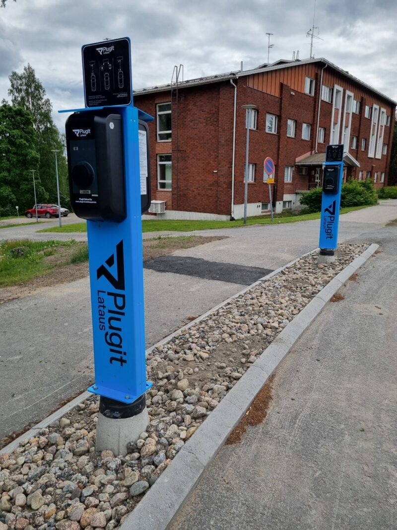 Uudet sähköautojen latausasemat ovat nyt käytössä
