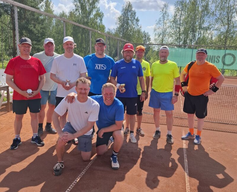 Äänekoski open ja seniorikisat Suojarinteellä heinäkuun helteessä