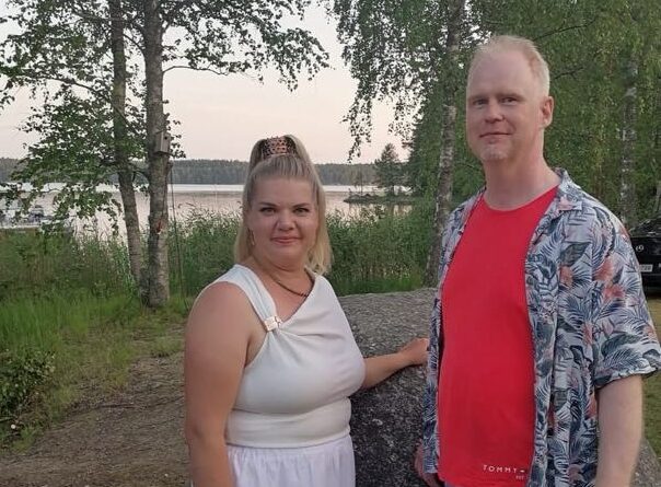 Kesämanteli: Duo Auli & Ari - Ehkä hymyilet