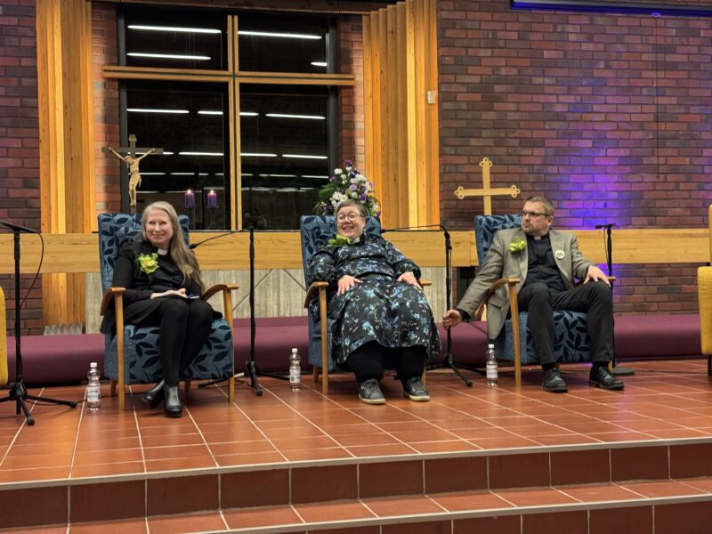 Kirkkoherraehdokkaat esittäytyivät Hyvän mielen seurakuntaillassa